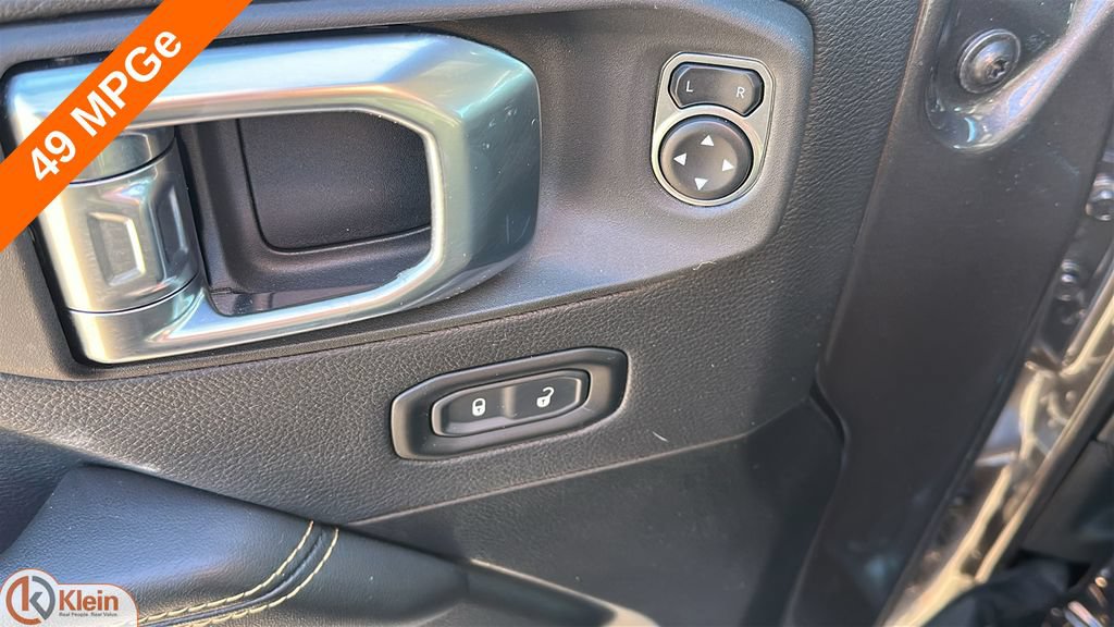 Used 2025 Jeep Wrangler Unlimited Sahara AWD/4WD image 13