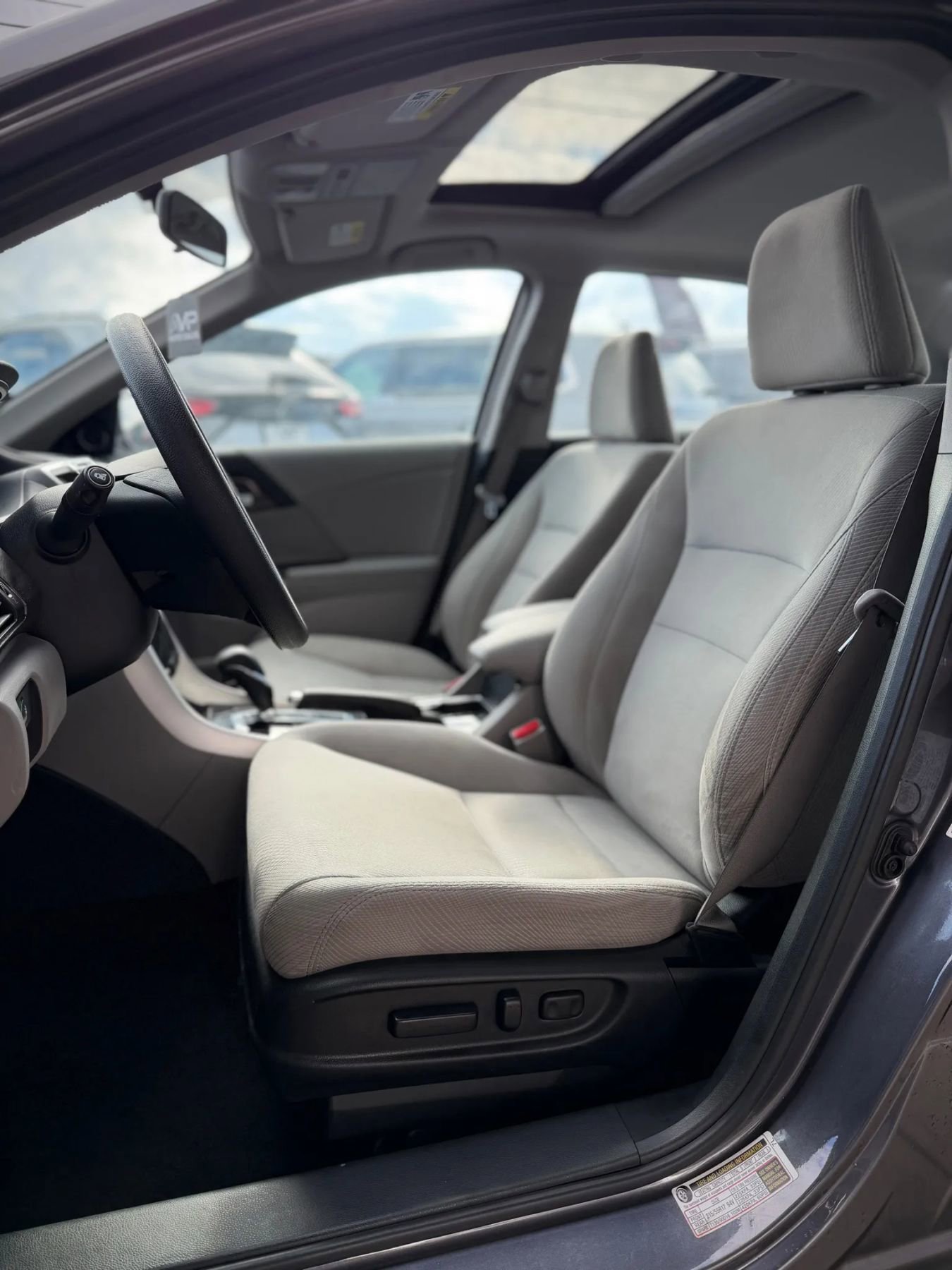 Used 2017 Honda Accord EX image 2