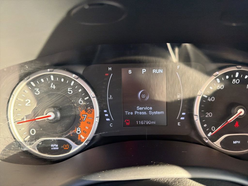 Used 2017 Jeep Renegade Latitude w/ Cold Weather Group AWD/4WD image 4