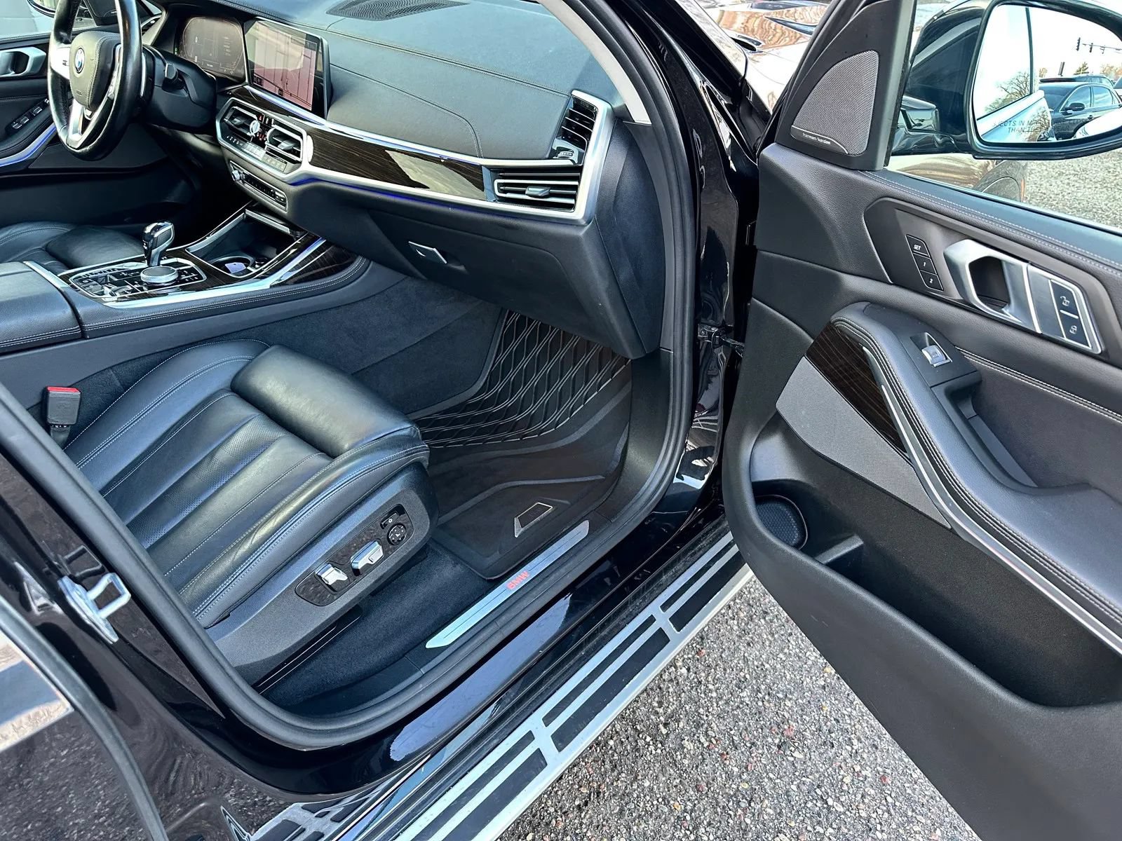 Used 2019 BMW X7 xDrive40i w/ Premium Package AWD/4WD image 21