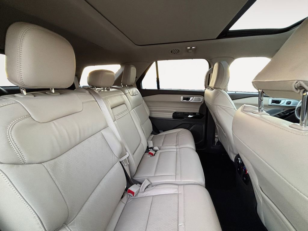 Used 2022 Ford Explorer Platinum w/ Equipment Group 601A image 11