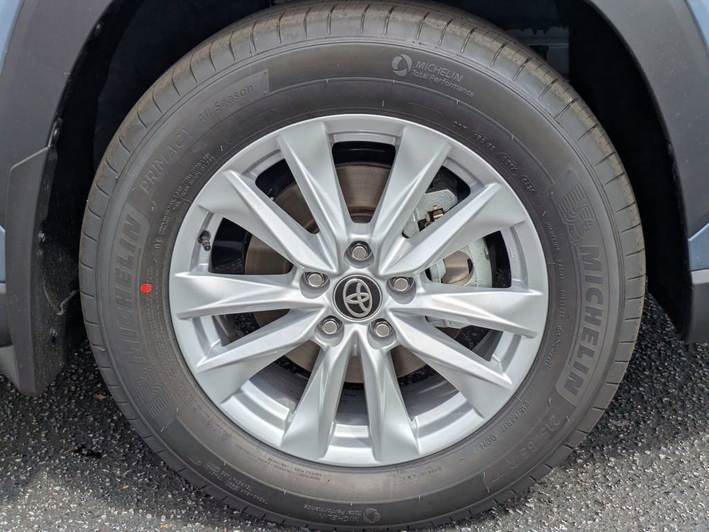 Used 2026 Toyota Corolla Cross LE image 12