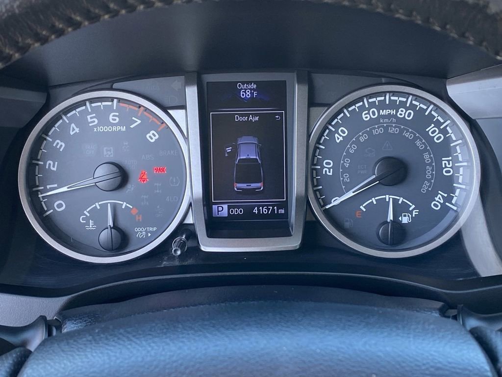 Certified 2018 Toyota Tacoma SR5 RWD image 34