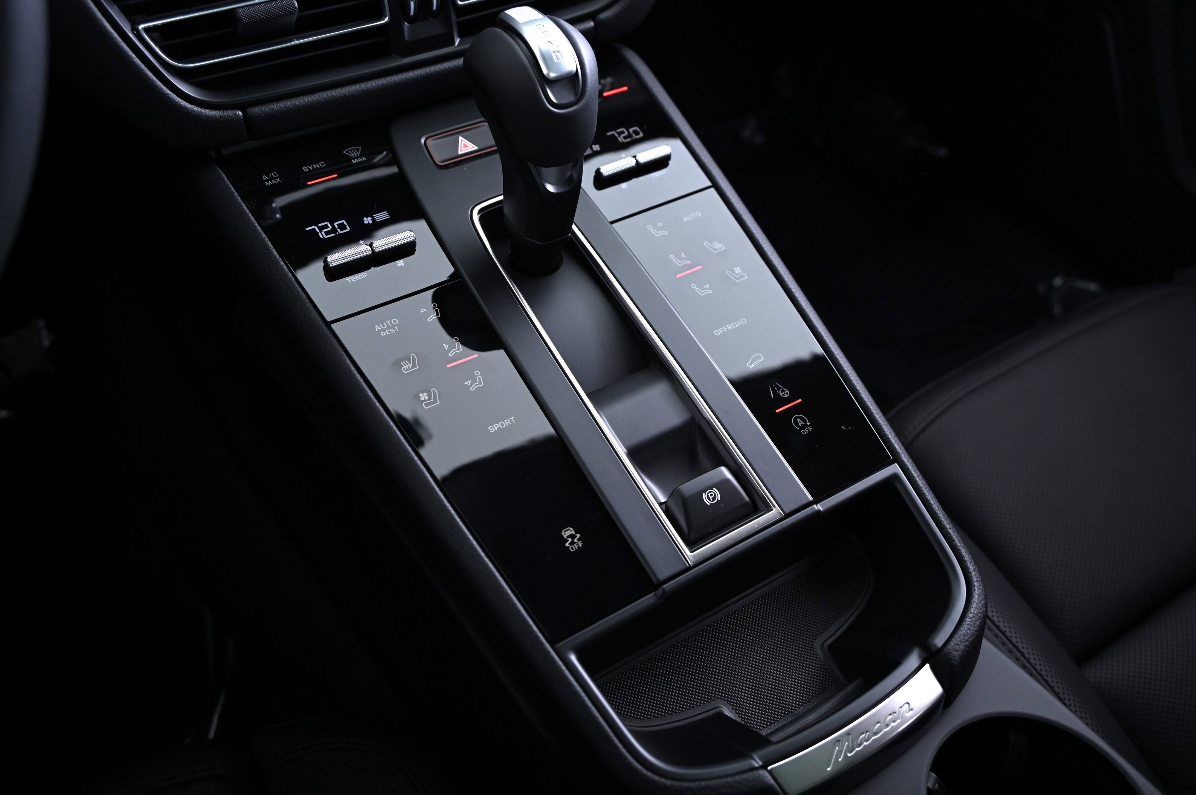 Certified 2025 Porsche Macan image 44