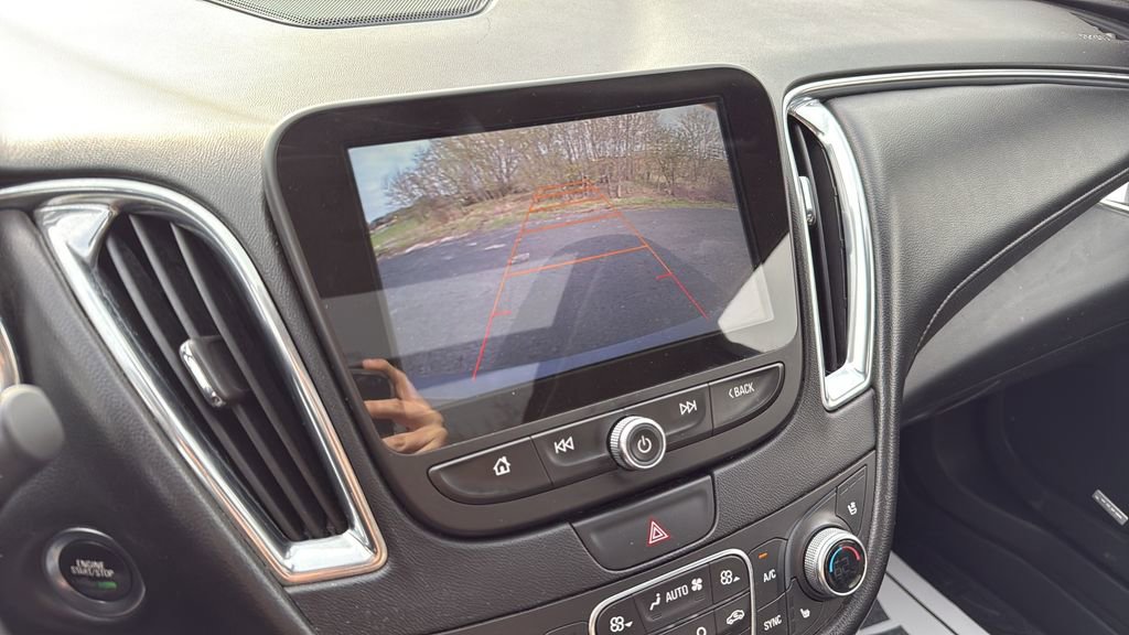 Used 2016 Chevrolet Malibu Premier w/ Driver Confidence Package II FWD image 27