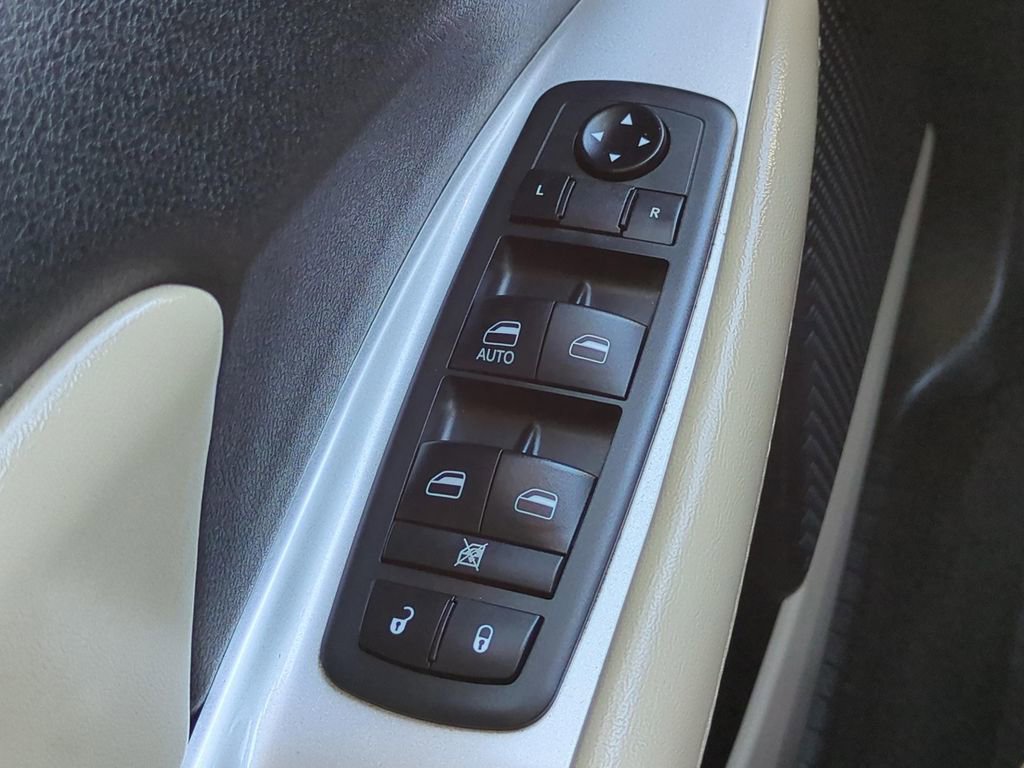 Used 2019 Dodge Journey SE w/ Premium Group image 11
