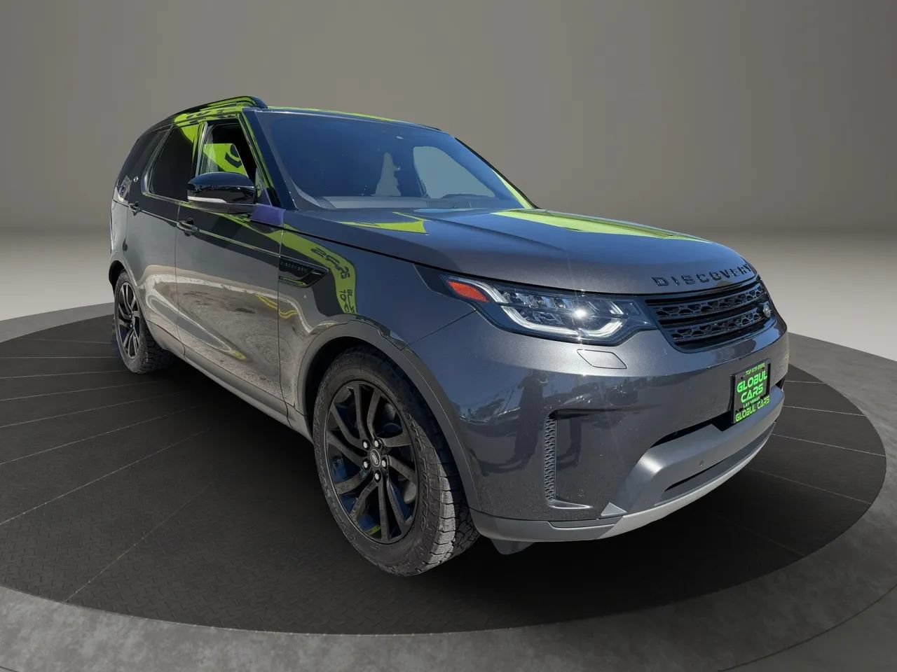 Used 2017 Land Rover Discovery SE AWD/4WD image 3