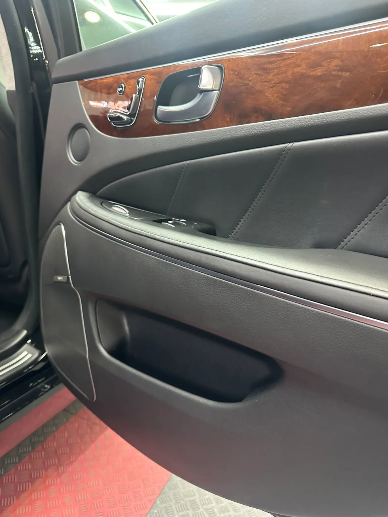 Used 2015 Hyundai Equus Signature RWD image 34