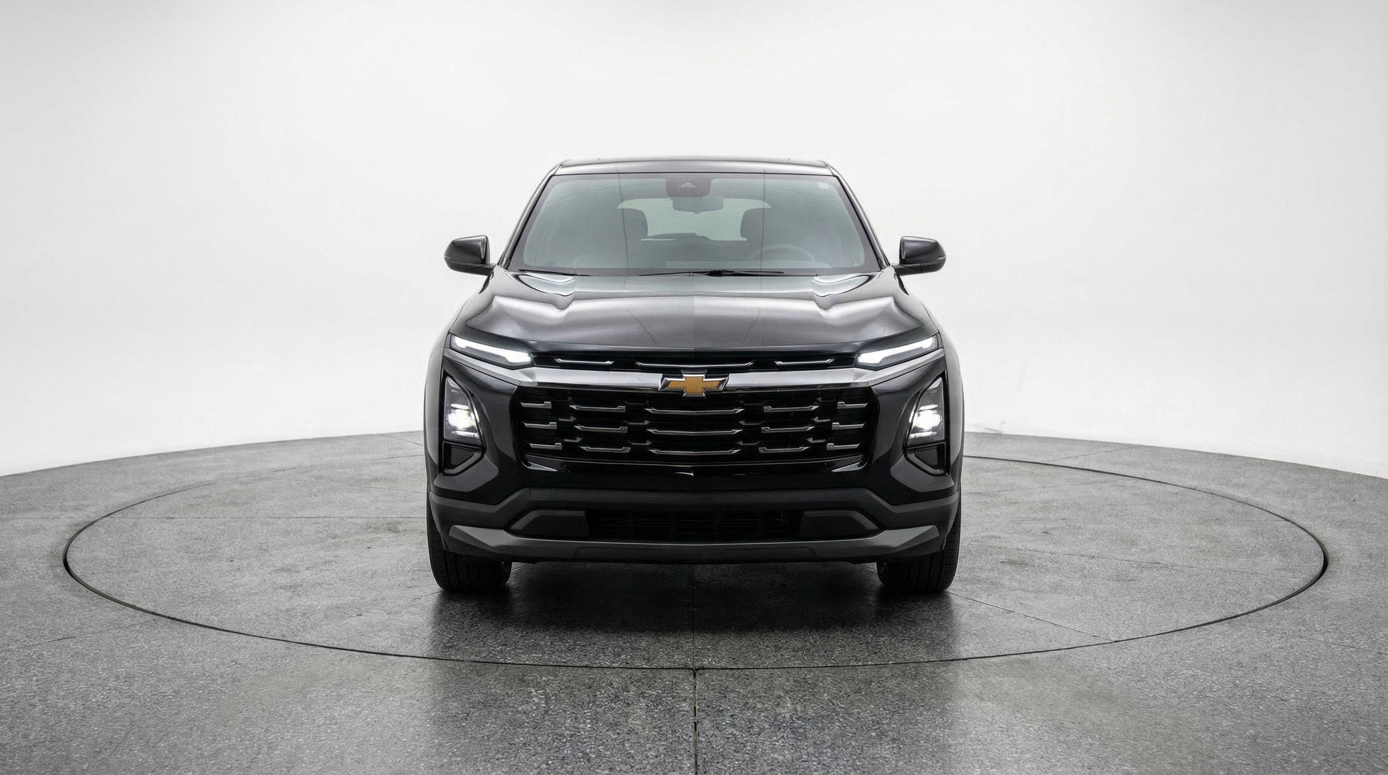 Used 2025 Chevrolet Equinox LT AWD/4WD image 2
