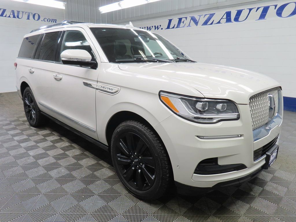 Used 2024 Lincoln Navigator Reserve w/ Equipment Group 201A image 3