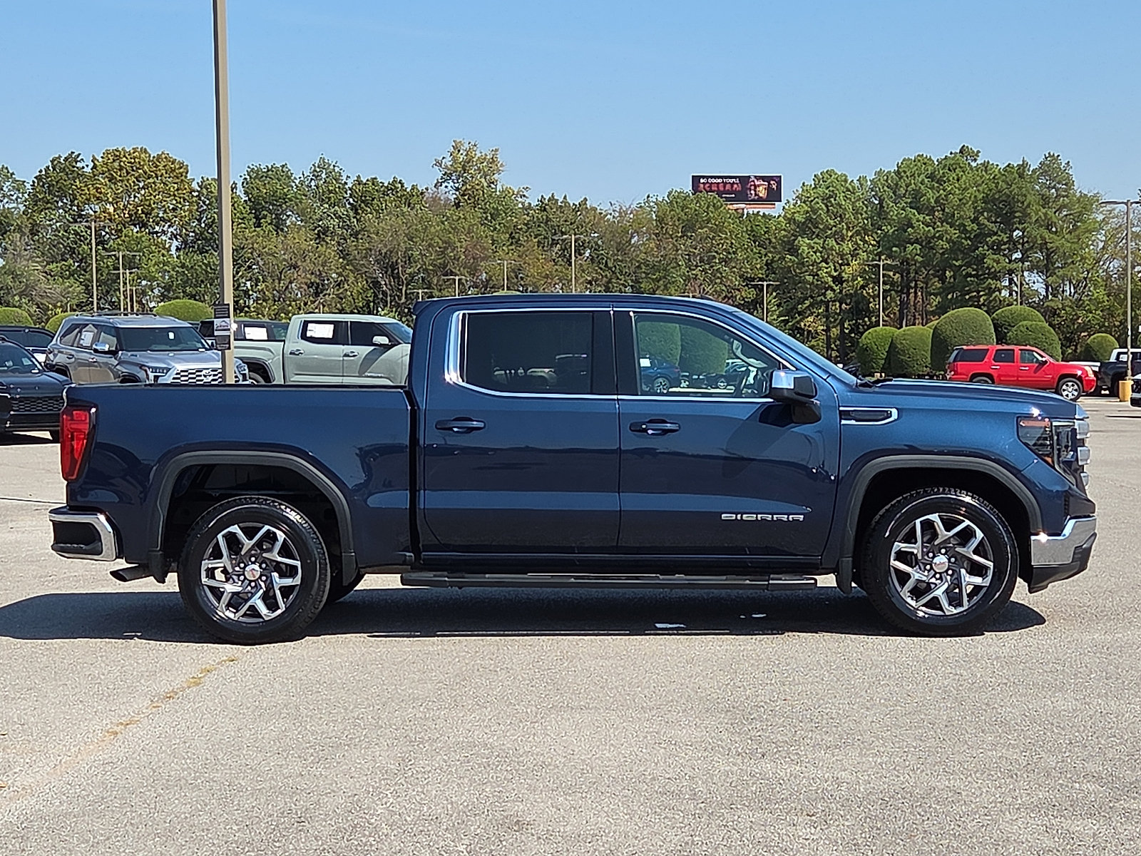 Used 2023 GMC Sierra 1500 SLE RWD image 6