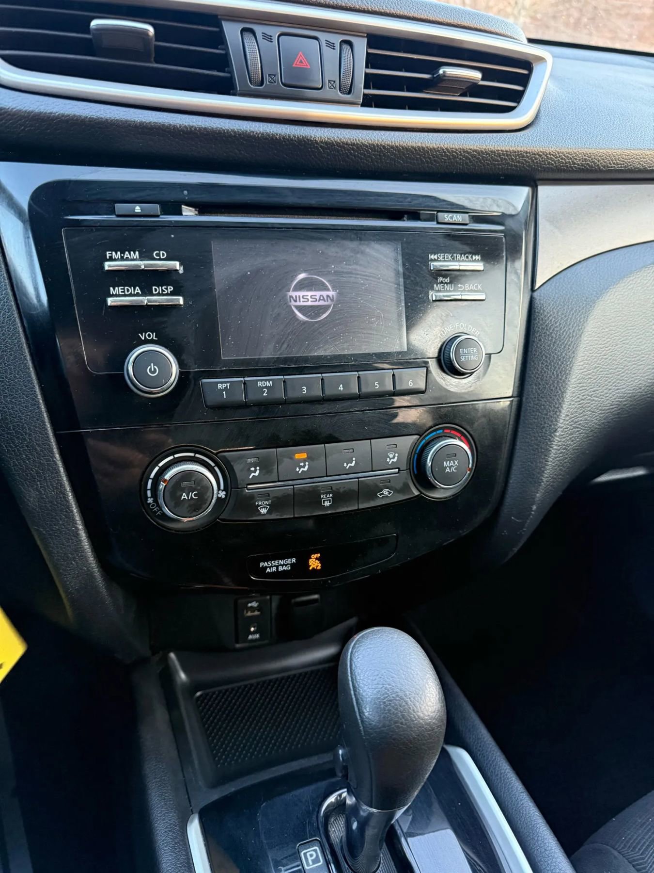 Used 2014 Nissan Rogue S image 30