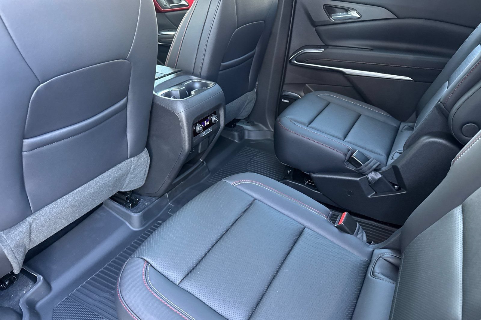 New 2026 Chevrolet Traverse Z71 w/ Enhanced Driving Package AWD/4WD image 11