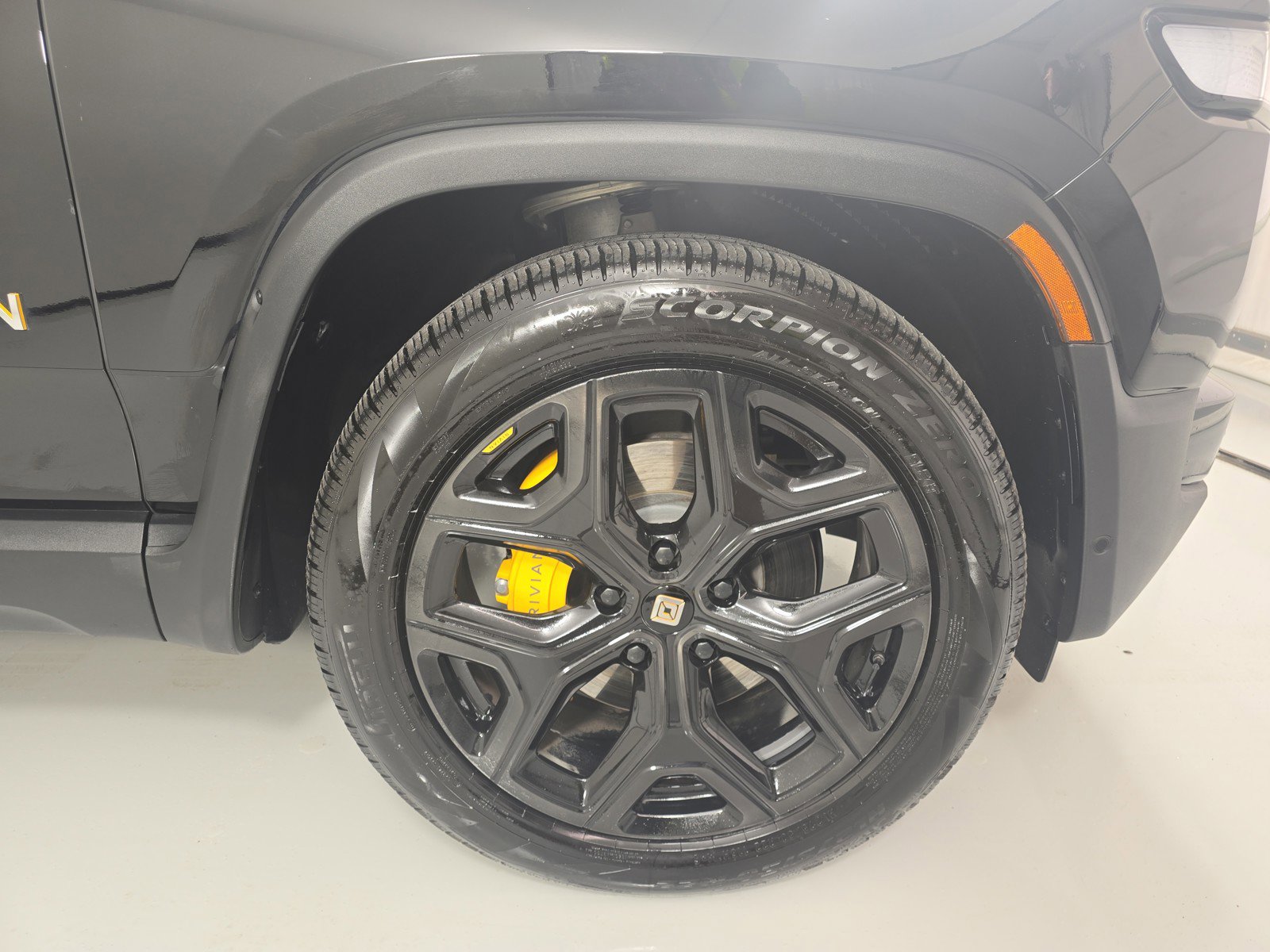 Used 2023 Rivian R1S Adventure image 11