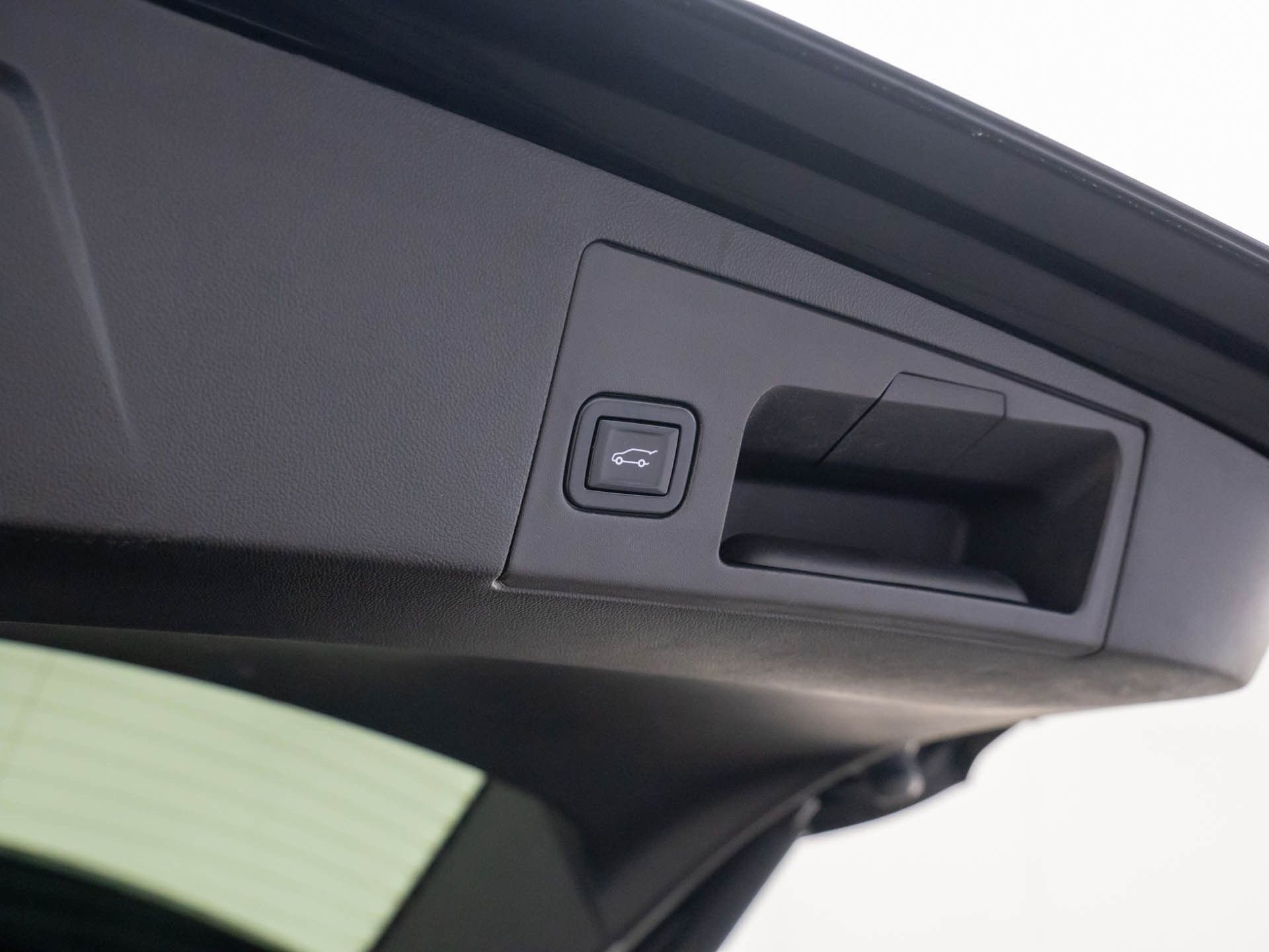 Certified 2022 Cadillac XT5 Premium Luxury w/ Technology Package image 32