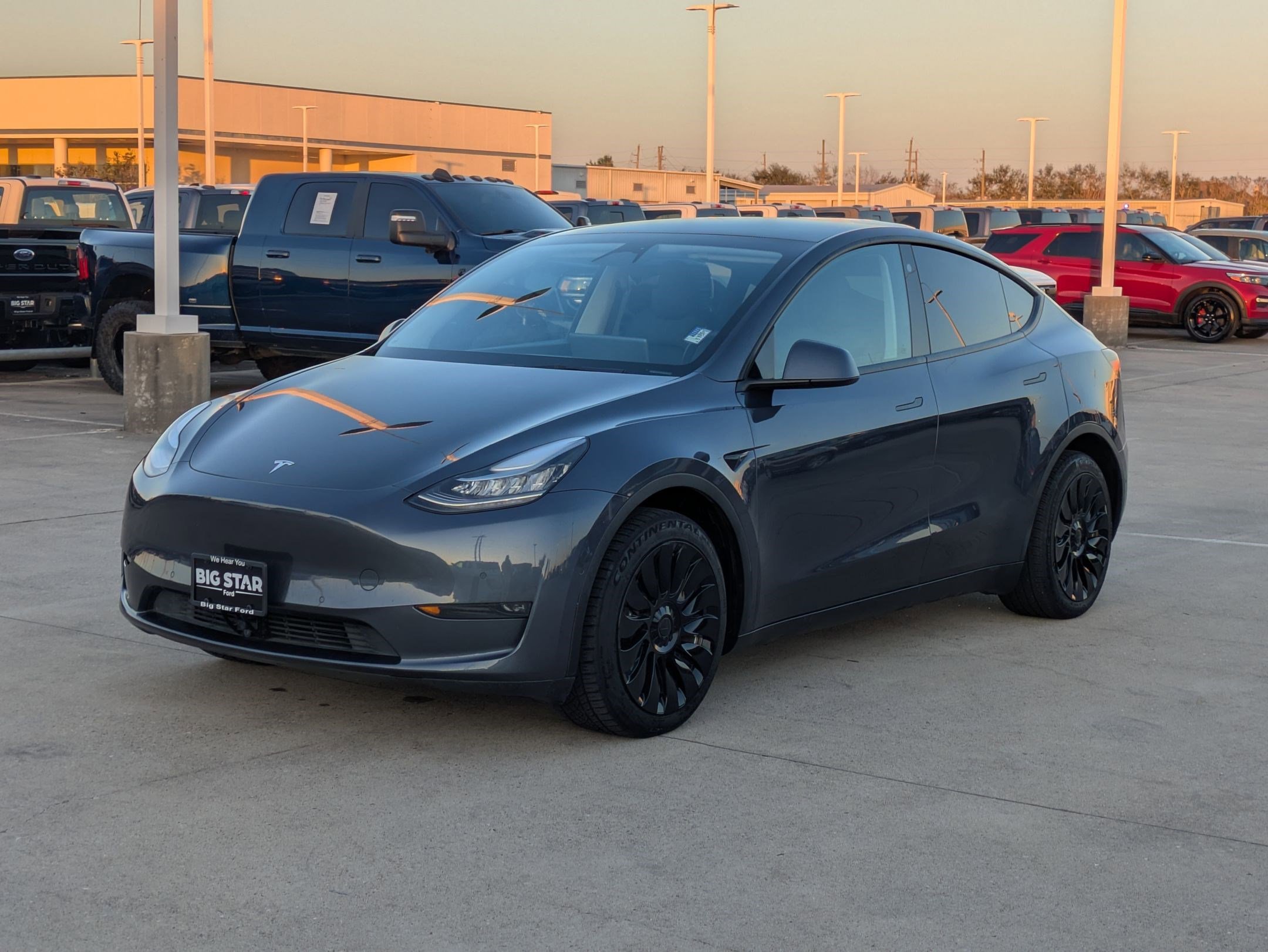 Used 2022 Tesla Model Y Long Range image 9
