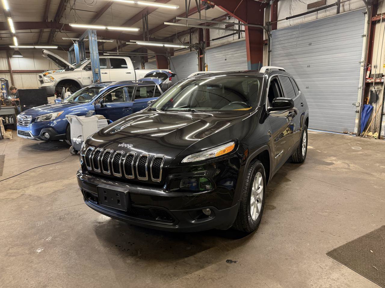 Used 2015 Jeep Cherokee Latitude w/ Cold Weather Group AWD/4WD image 1