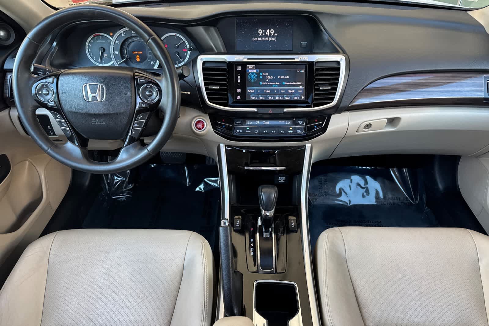 Used 2017 Honda Accord Touring image 3