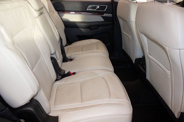Used 2018 Ford Explorer Platinum image 12