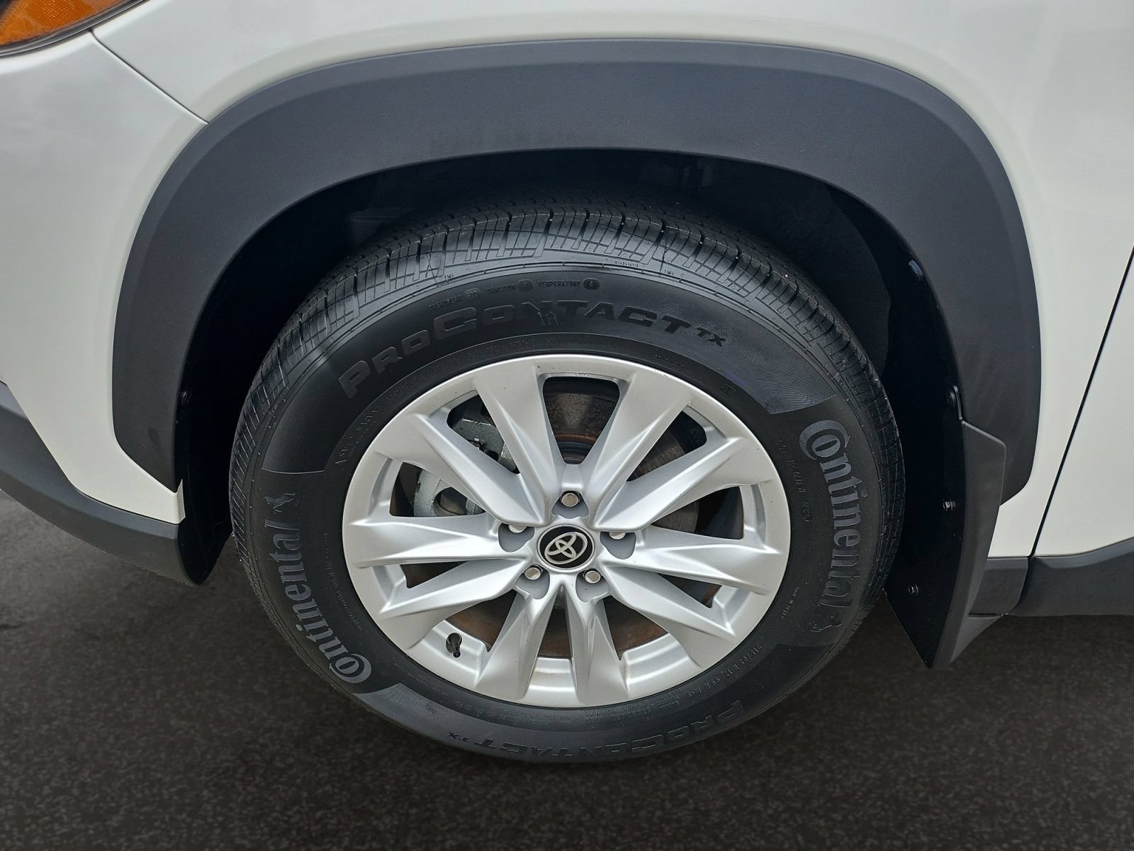 Used 2024 Toyota Corolla Cross LE w/ Moonroof Package FWD image 40