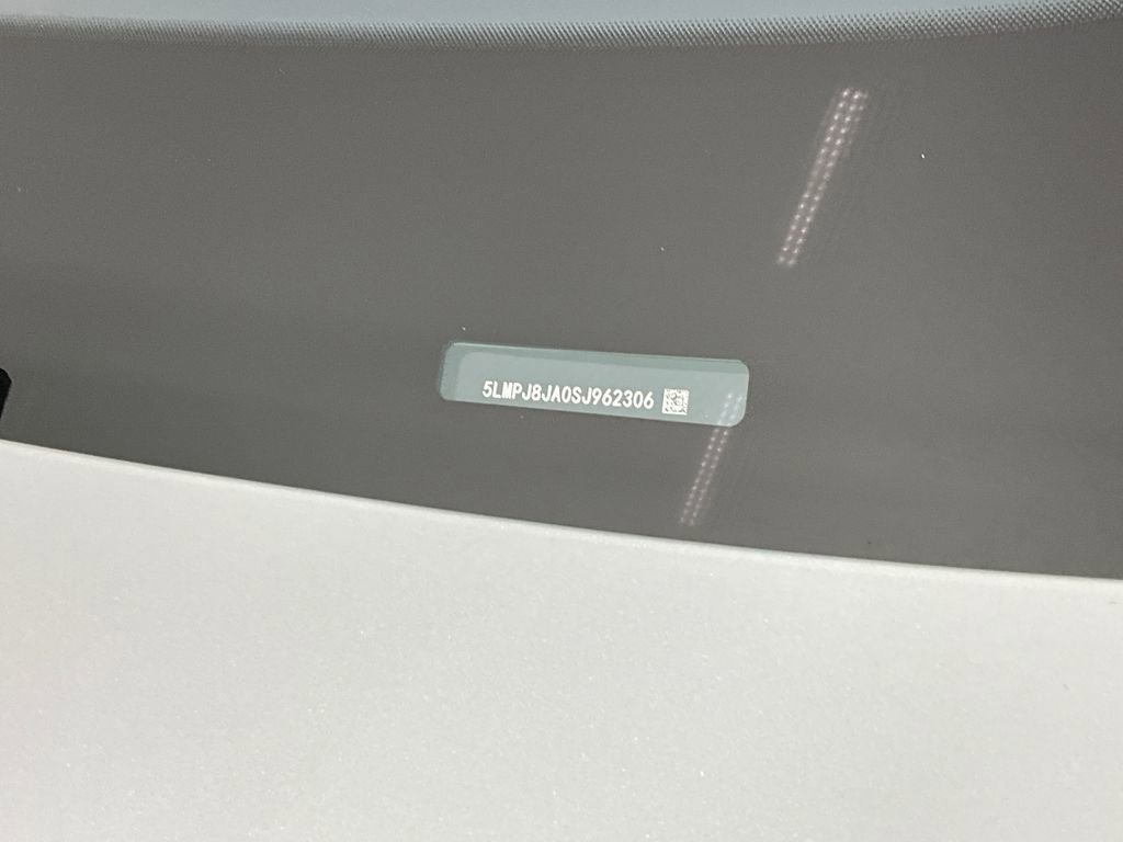 Used 2025 Lincoln Nautilus Premier AWD/4WD image 30