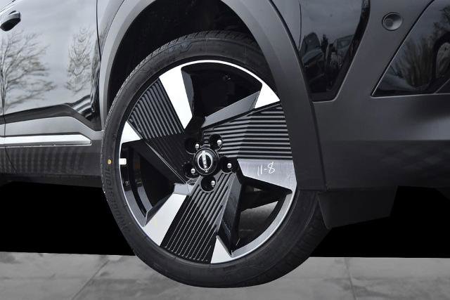 New 2025 Nissan Kicks SR image 3