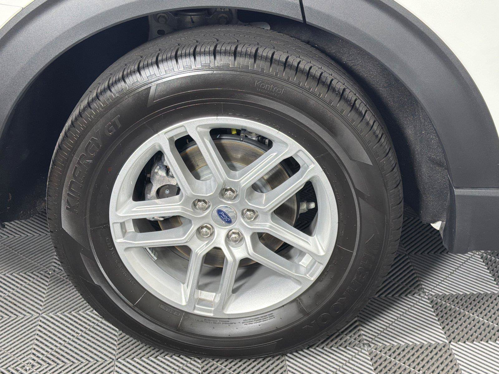 Used 2025 Ford Explorer Active RWD image 17