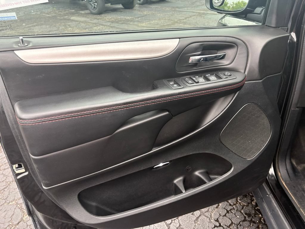 Used 2018 Dodge Grand Caravan GT FWD image 13
