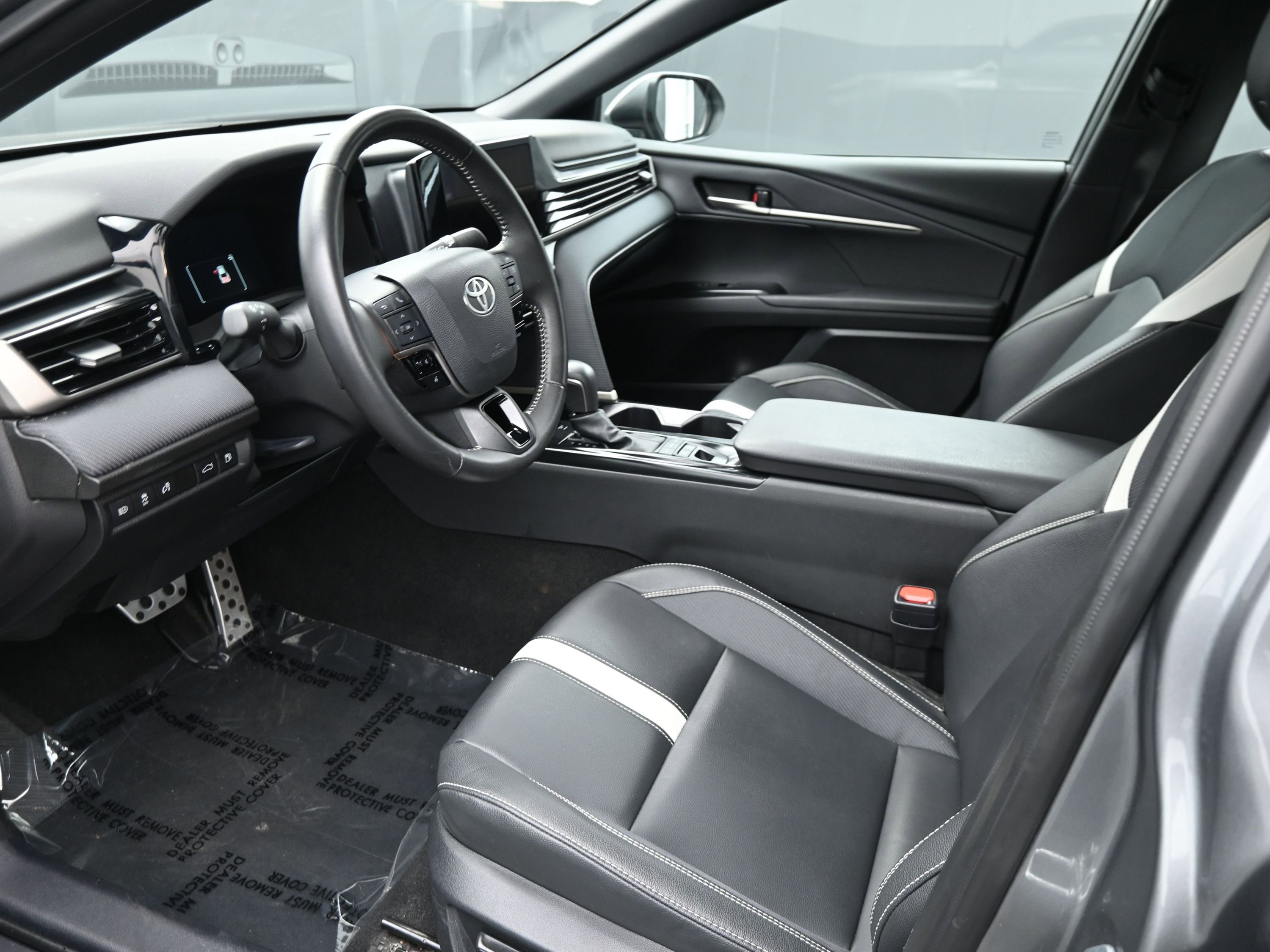 Used 2025 Toyota Camry SE FWD image 12