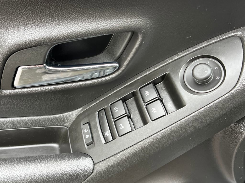 Used 2022 Chevrolet Trax LT w/ LT Convenience Package image 12
