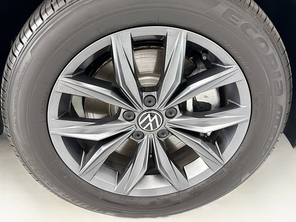 Used 2023 Volkswagen Tiguan SE FWD image 30