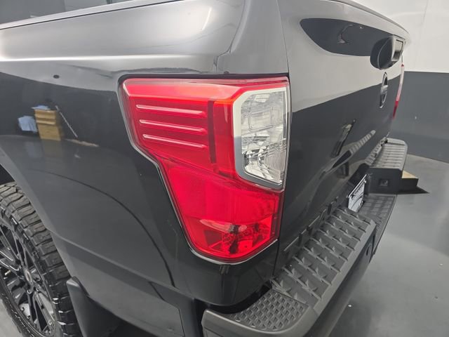 Used 2019 Nissan Titan SL w/ Midnight Edition AWD/4WD image 17