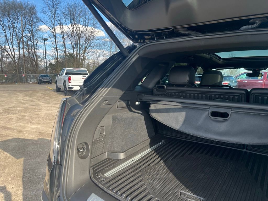 Used 2024 Cadillac XT5 Sportv w/ LPO, Floor Liner Package AWD/4WD image 13