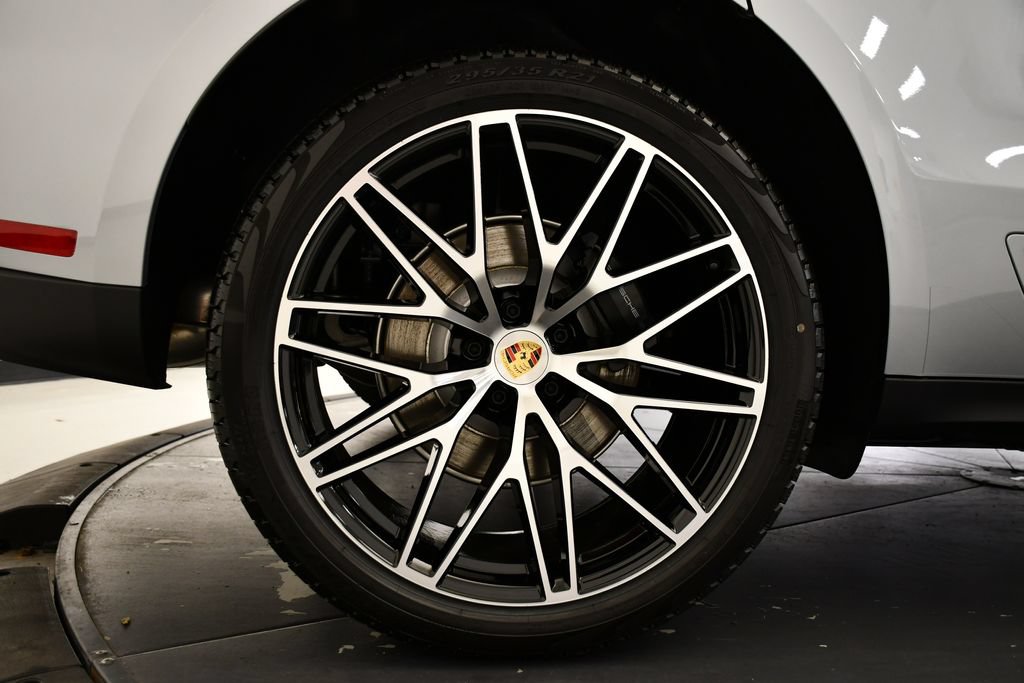 Certified 2026 Porsche Macan AWD/4WD image 18