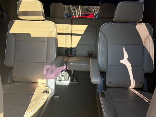 Used 2024 Chevrolet Suburban Premier w/ Advanced Technology Package image 13