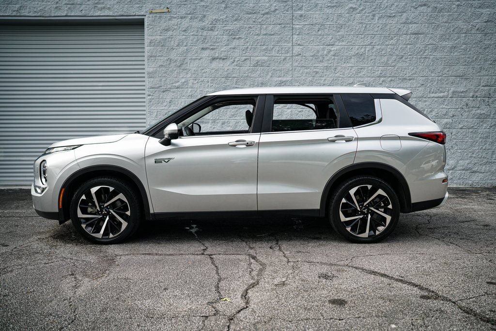 Used 2023 Mitsubishi Outlander LE AWD/4WD image 9