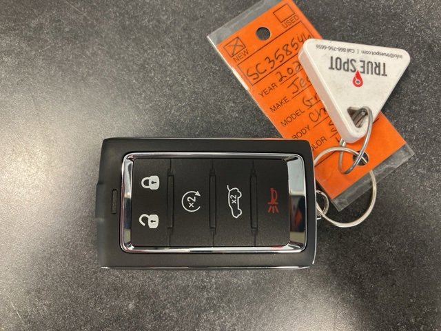 Used 2025 Jeep Grand Cherokee Laredo X w/ Luxury Tech Group I image 40