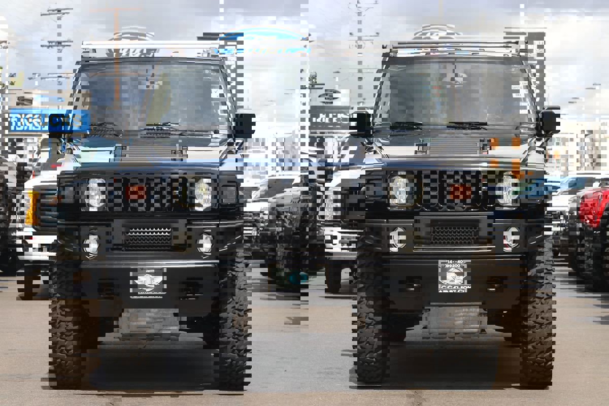 Used 2004 HUMMER H2 w/ Preferred Equipment Group image 4