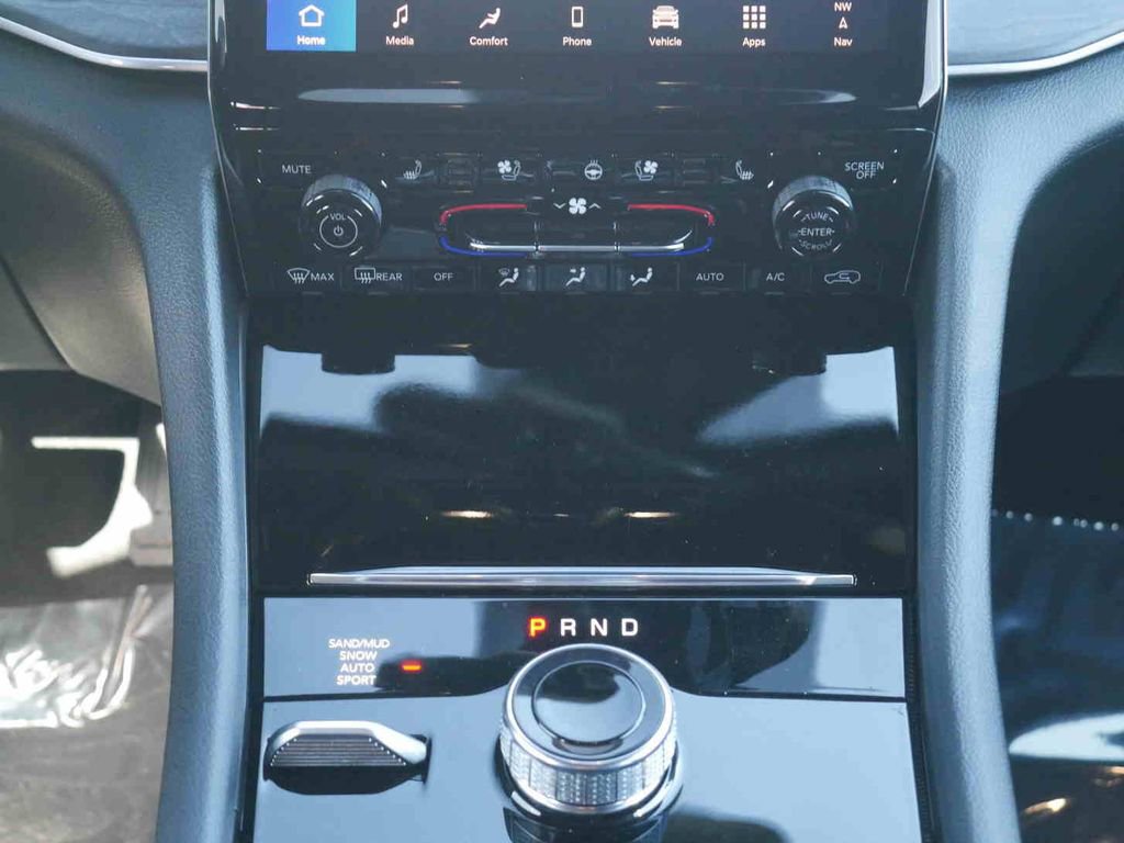 New 2025 Jeep Grand Cherokee Limited w/ Luxury Tech Group II image 6