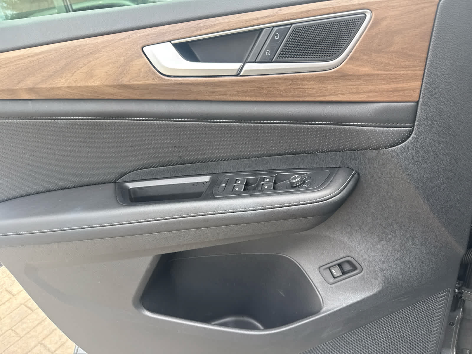 Certified 2024 Volkswagen Atlas SE FWD image 32