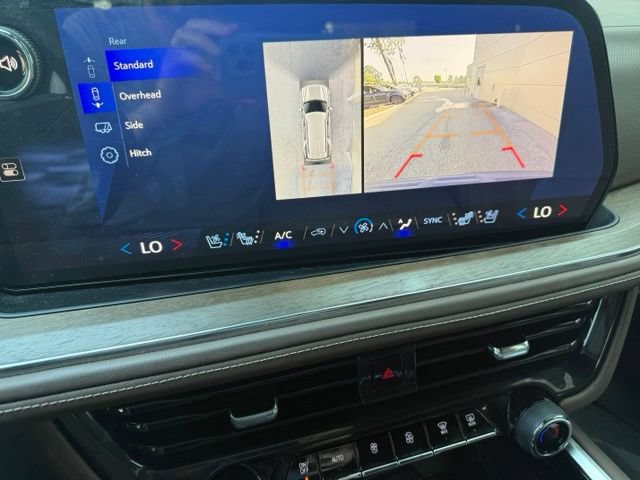 Used 2025 Chevrolet Tahoe High Country AWD/4WD image 19