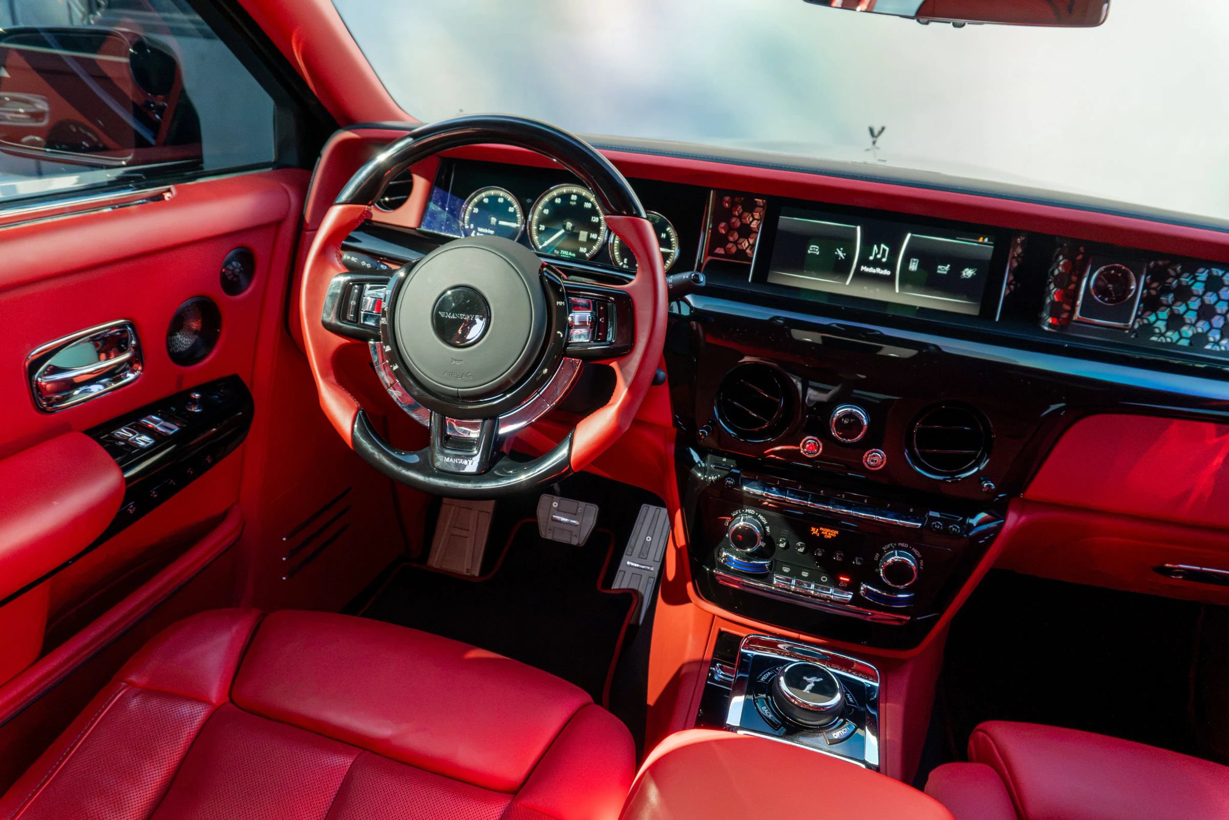 Used 2024 Rolls-Royce Phantom Sedan w/ The Phantom Package RWD image 74