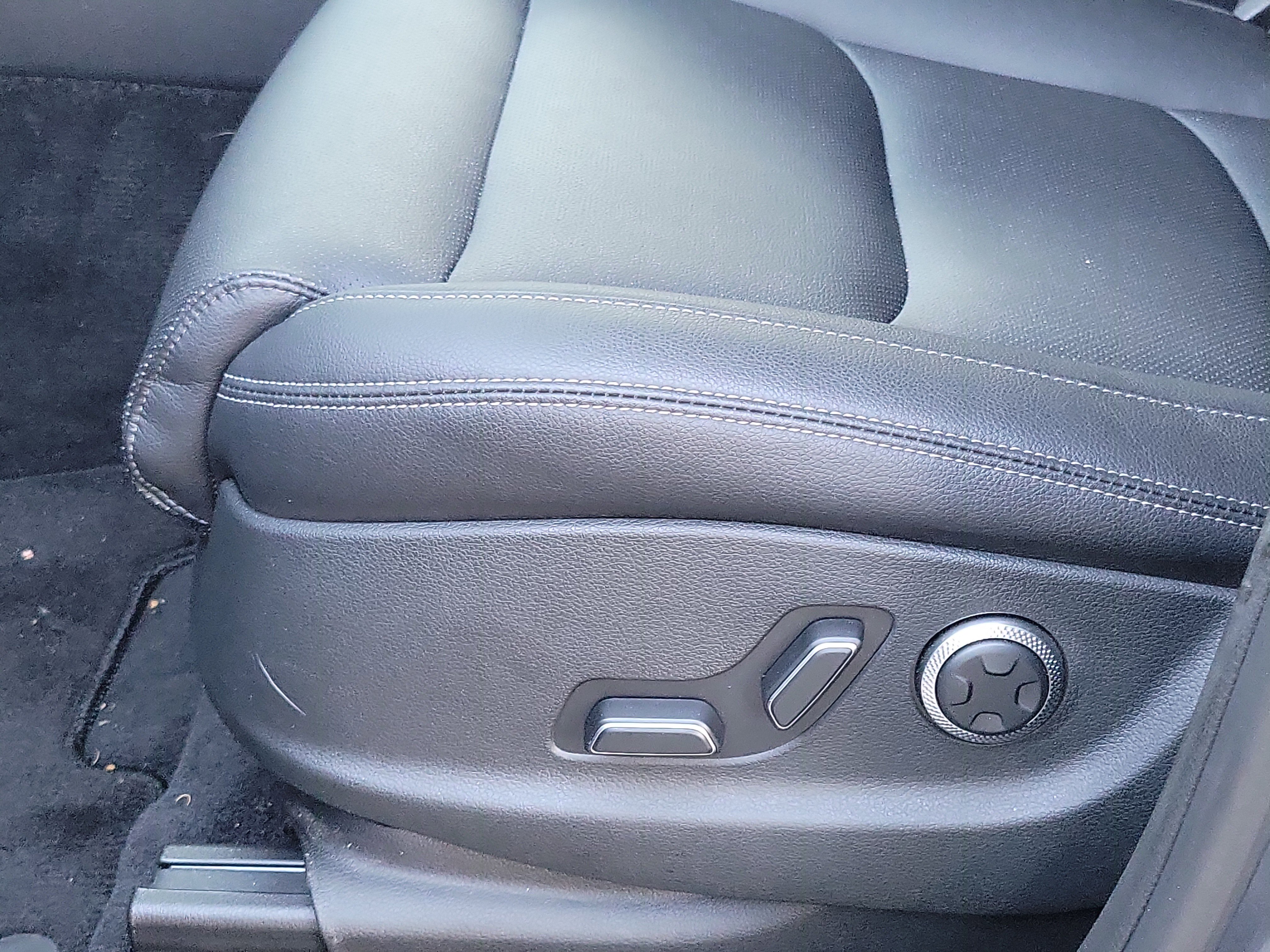 Certified 2026 Genesis GV70 2.5T Select image 17