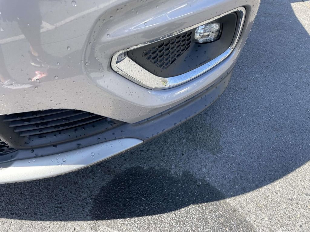 Used 2019 Jeep Cherokee Limited w/ Luxury Group image 17