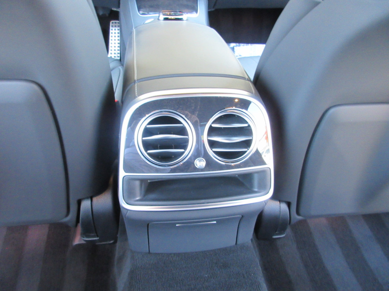 Used 2020 Mercedes-Benz S 560 Sedan w/ AMG Line Exterior image 37