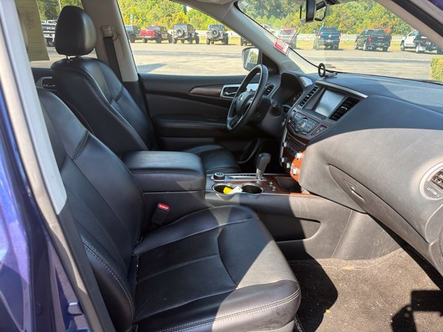 Used 2020 Nissan Pathfinder Platinum w/ Cargo Package AWD/4WD image 3