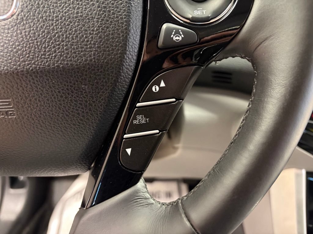 Used 2017 Honda Accord Touring image 16