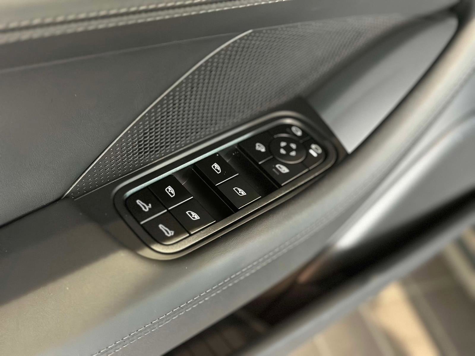 New 2025 Porsche Panamera 4 image 18