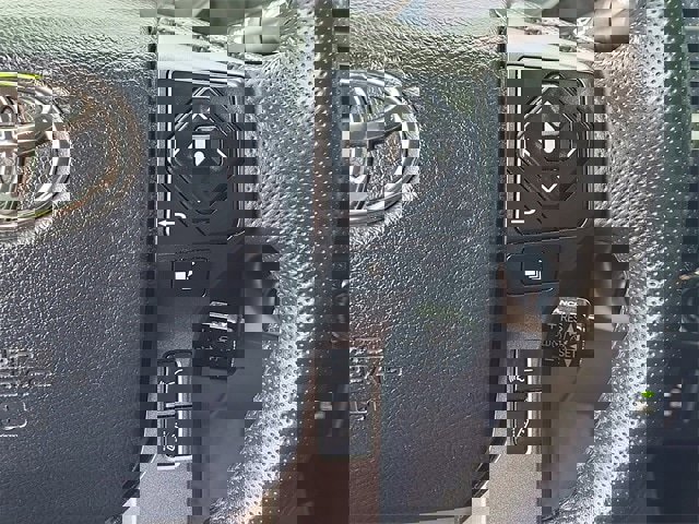 Used 2018 Toyota Tacoma TRD Off-Road image 13