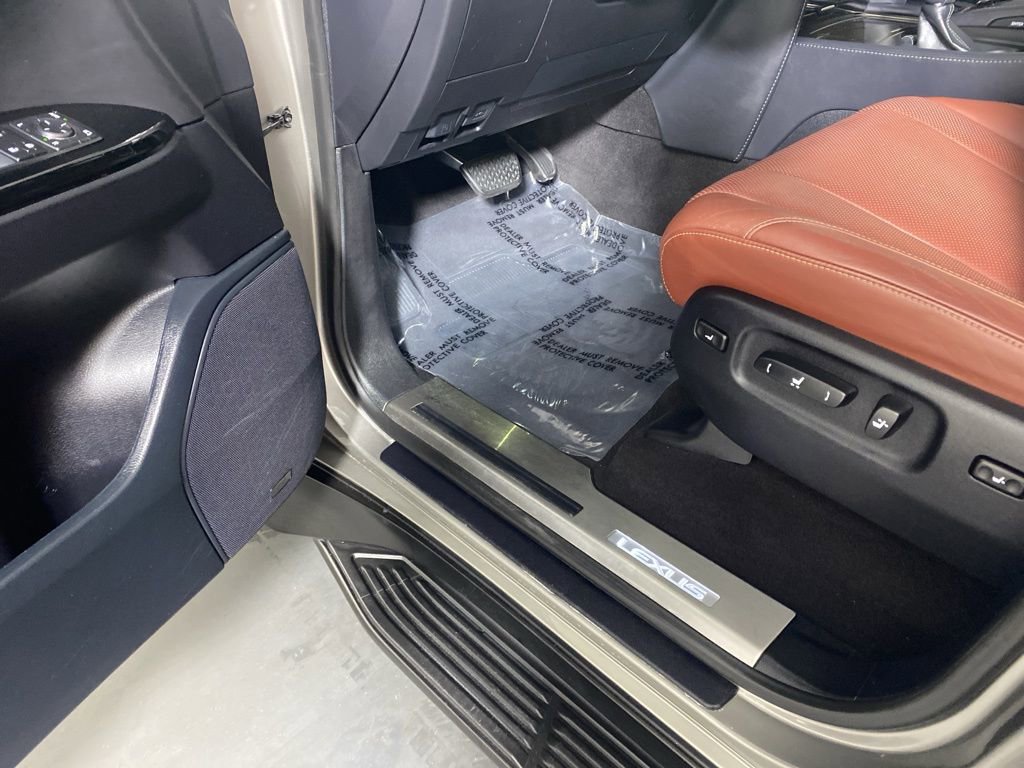 Used 2020 Lexus LX 570 4WD w/ Sport Package image 26